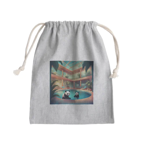 室内プールで遊ぶパンダ Mini Drawstring Bag