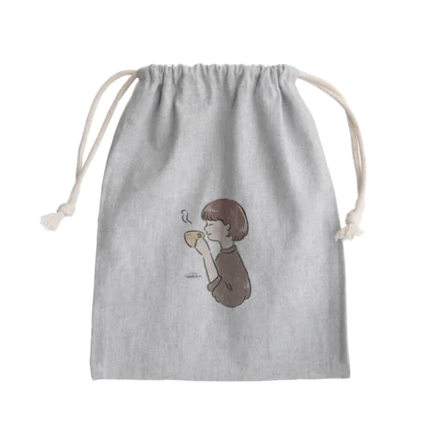 ほっとひと息つく女の子　カフェ　ブラウン Mini Drawstring Bag