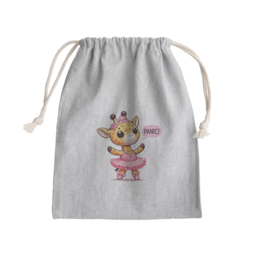 この可愛らしいイメージは、まるでバレリーナのようなしなやかな動きをするキリンを描いています。 Mini Drawstring Bag