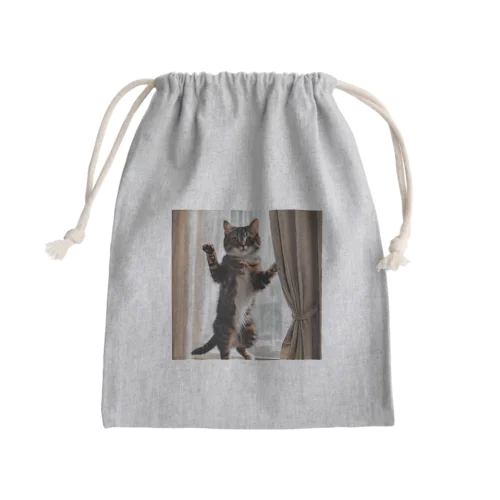 カーテンと遊ぶ愛らしい猫ちゃん Mini Drawstring Bag