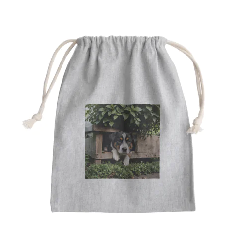 箱の中から覗く犬 dog looking in the box Mini Drawstring Bag