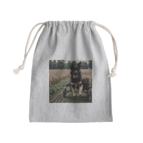 このキュートな写真では、リヤカーを引っ張る愛らしい犬が登場♪  Mini Drawstring Bag