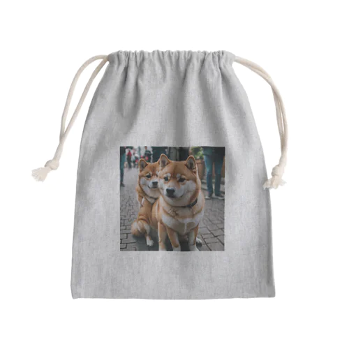 2匹のかわいい柴犬が仲良く並んで写っています。 Mini Drawstring Bag