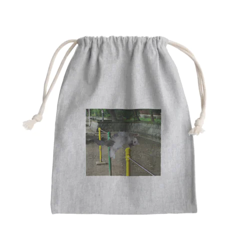 鉄棒で背面跳びするねこ Mini Drawstring Bag