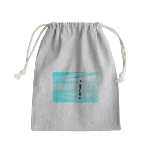 塩湖に立つ猫 Mini Drawstring Bag