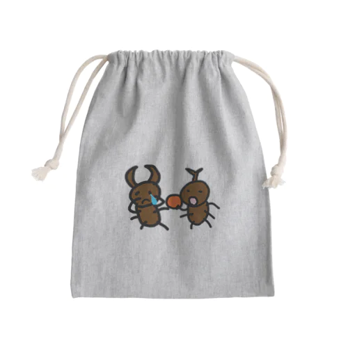 クワガタには申し訳ないと思っている Mini Drawstring Bag