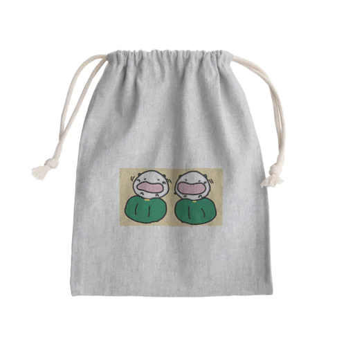 カボチャの上で毛繕いするねこたちです Mini Drawstring Bag