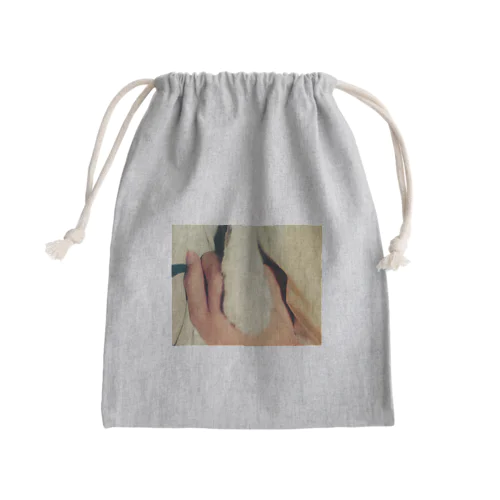 猫の手も借りたい。 Mini Drawstring Bag