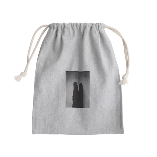 三点倒立して撮りました Mini Drawstring Bag