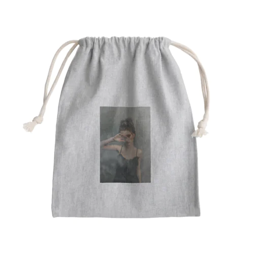 美人 Mini Drawstring Bag