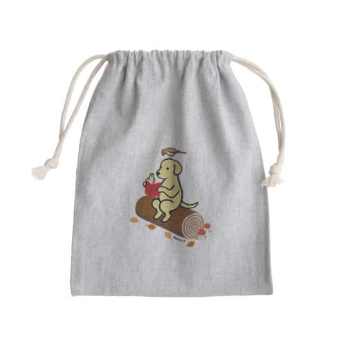 森で読書するイエローラブラドール Mini Drawstring Bag