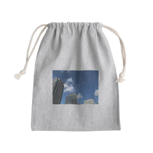 都会の青空。 Mini Drawstring Bag