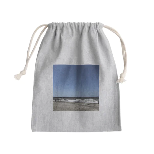 ビーチクリーンしてる海岸 Mini Drawstring Bag