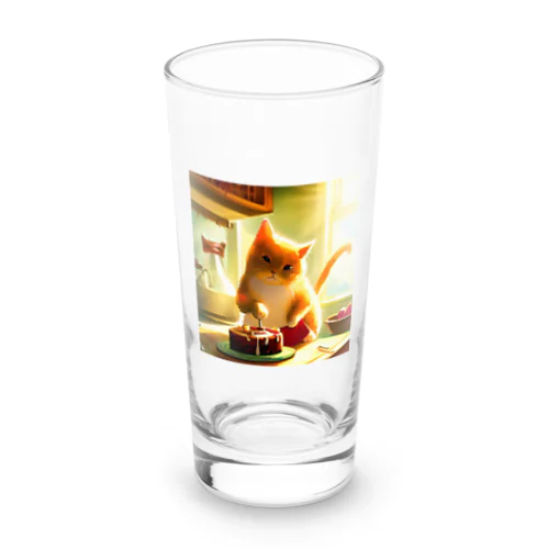 ケーキを食べる猫ちゃん Long Sized Water Glass