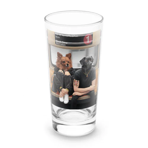 地下鉄の乗る　犬のカップル Long Sized Water Glass