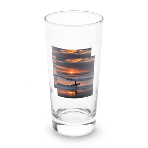 夕日とサーファー Long Sized Water Glass