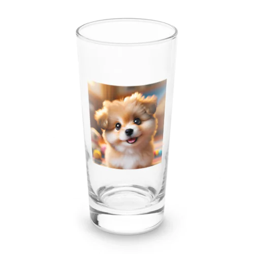 愛らしい小型犬が微笑みながらカメラに向かっている Long Sized Water Glass