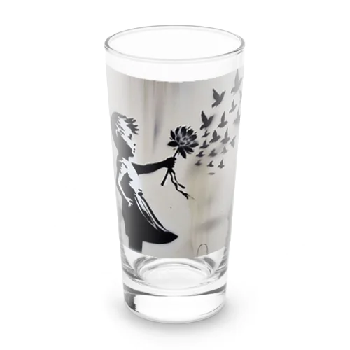 花束でマジックする女の子 Long Sized Water Glass