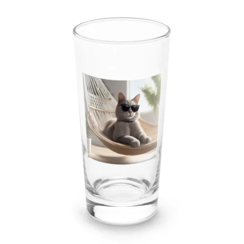 サングラスをかけている猫がハンモックでくつろいでいる。 Long Sized Water Glass