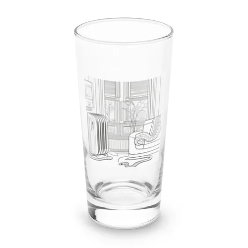 暖房の前でまったりと寝そべりながら冬を喜んでいる蛇 Long Sized Water Glass