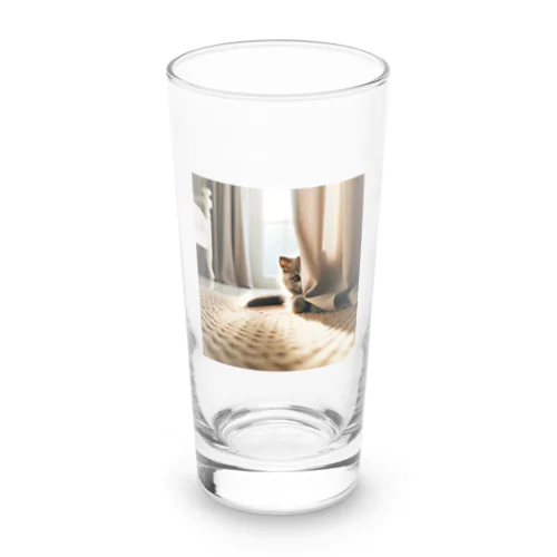 こっそりと覗き込む猫 Long Sized Water Glass