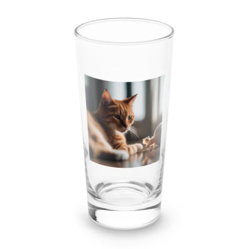 遊んでいる猫 Long Sized Water Glass