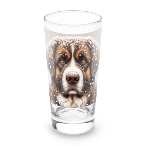 雪の中しかめっ面の犬さん Long Sized Water Glass