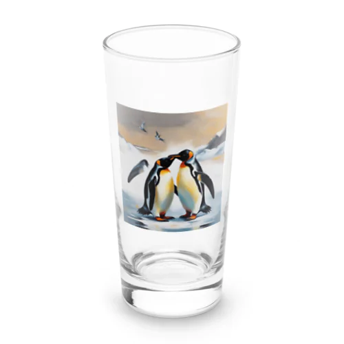 恋の相手に必死に求愛しているペンギン Long Sized Water Glass