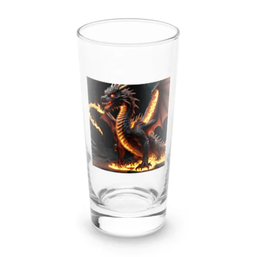 激しく燃える炎に包まれた、かっこいいドラゴン Long Sized Water Glass