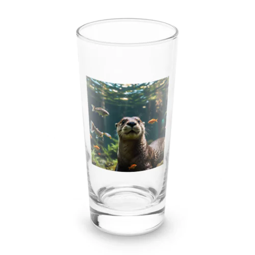 水中で気ままに泳ぐ愛らしいカワウソ Long Sized Water Glass