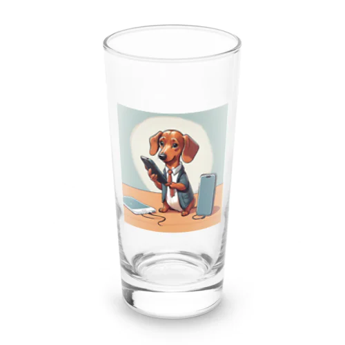 スマホ依存症のダックスフント Long Sized Water Glass