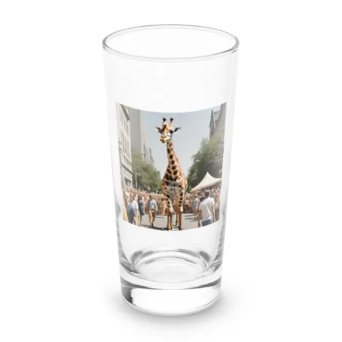 真夏の都会のきりん Long Sized Water Glass