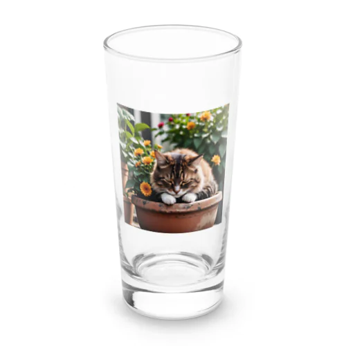 お花の上でくつろぐ猫 Long Sized Water Glass