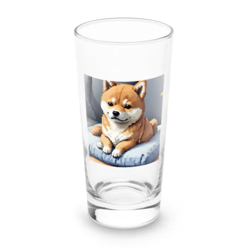 クッションの上でくつろぐ柴犬 Long Sized Water Glass