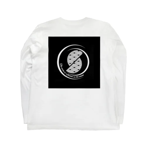 The moon is reflected in the waves Long Sleeve T-Shirt