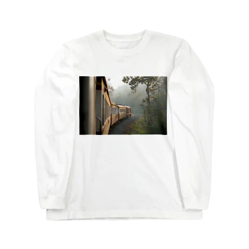 朝靄の中を駆け抜けるタイの鉄道 Long Sleeve T-Shirt