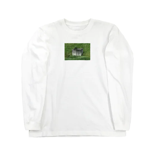 謎のコンクリート建造物と生い茂る植物 Long Sleeve T-Shirt