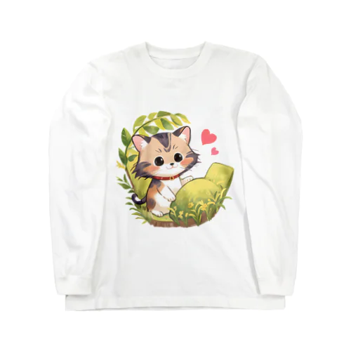 お庭で遊んでいるかわいい子猫 Long Sleeve T-Shirt