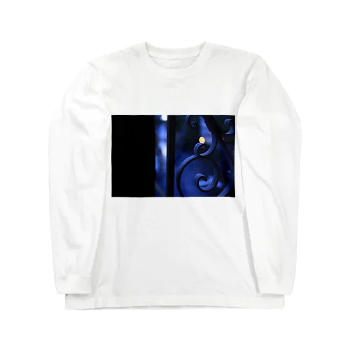 朝方の前の部屋の窓 Long Sleeve T-Shirt