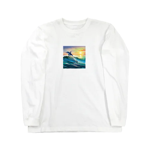 夕暮れで飛ぶイルカ Long Sleeve T-Shirt