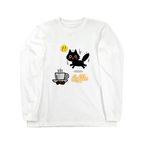  コーヒーが大好きな黒猫がコーヒーを見つけて驚いている Long Sleeve T-Shirt