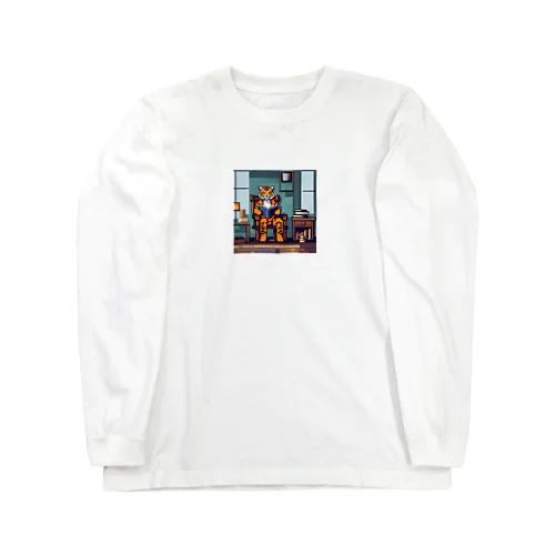 本を読んでいるトラ Long Sleeve T-Shirt