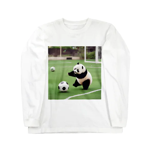 サッカーをするパンダ Long Sleeve T-Shirt