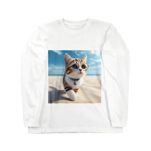 南国の海辺を歩く勇ましさに胸キュン猫 ロングスリーブTシャツ