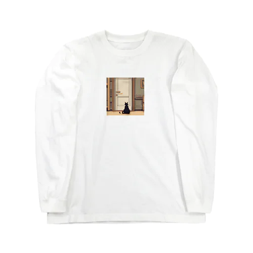 ドアの前で待っている猫 ロングスリーブTシャツ