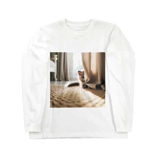 こっそりと覗き込む猫 Long Sleeve T-Shirt