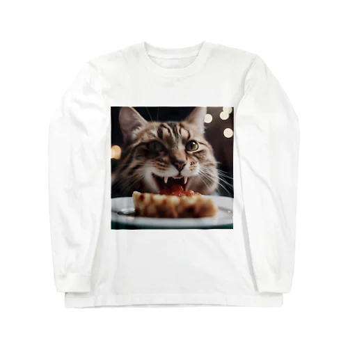 ごはんを食べている猫 Long Sleeve T-Shirt