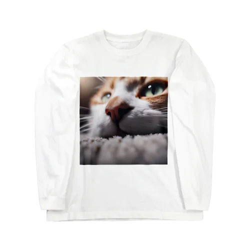 カーペットでごろんとする猫 Long Sleeve T-Shirt