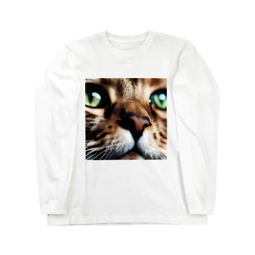 キャットフードの匂いに反応する猫 Long Sleeve T-Shirt