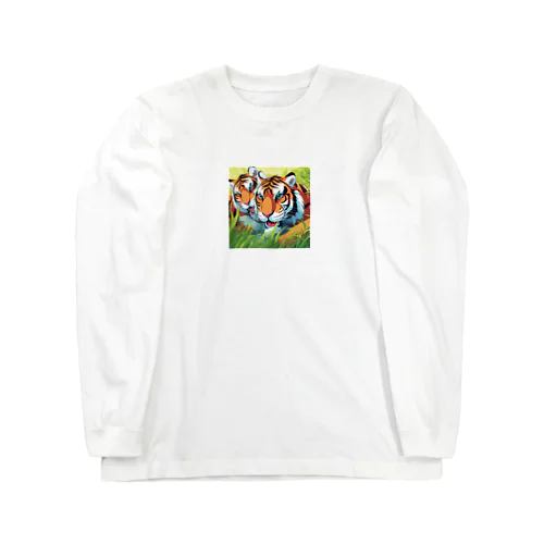 他の虎と遊んでいる虎 Long Sleeve T-Shirt